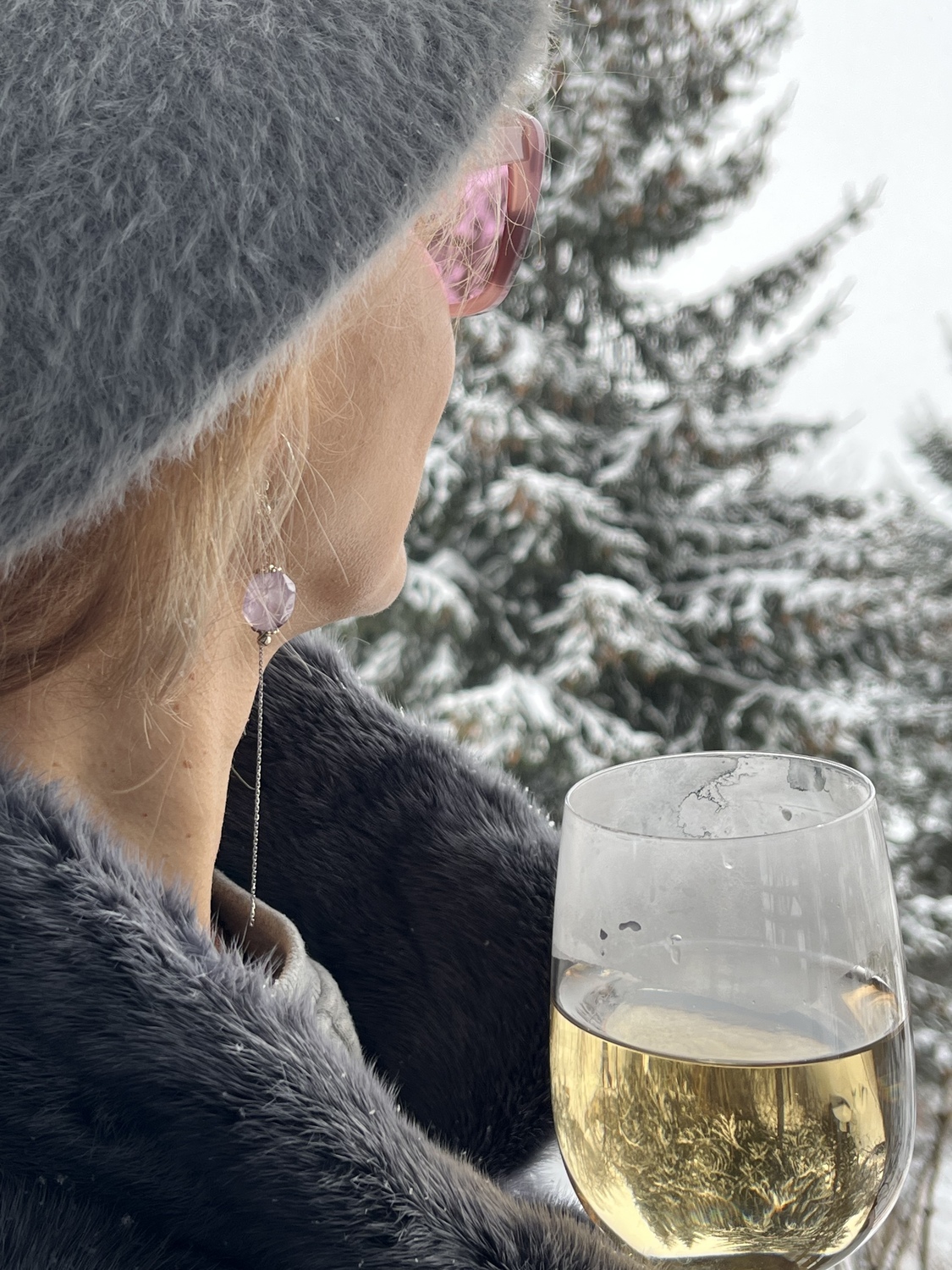 Серьги из лавандового аметиста, серебра и ювелирного сплава Серьги из лавандового аметиста, серебра и ювелирного сплава