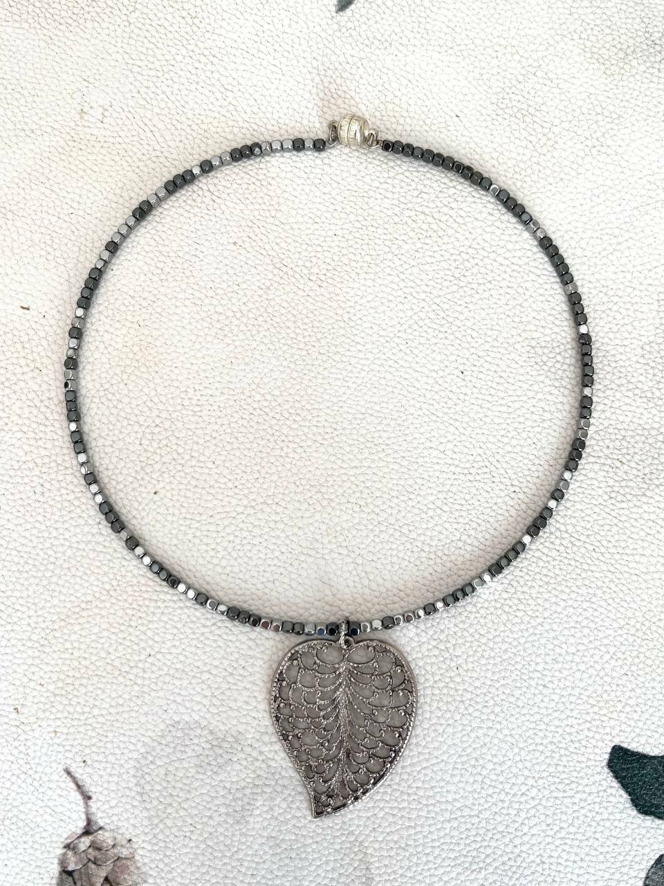 Чокер из гематита и ювелирного сплава