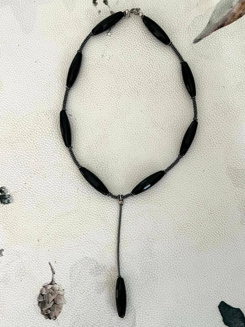 Колье из агата, гематита и ювелирного сплава