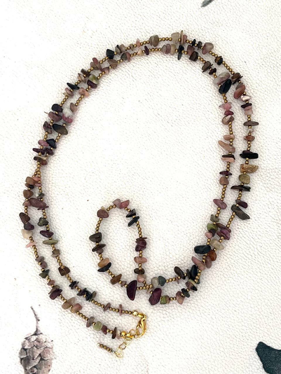 Колье из турмалина, гематита и позолоты