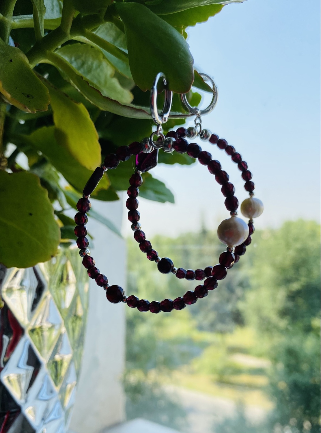 Серьги-кольца из граната и жемчуга Серьги-кольца из граната и жемчуга
