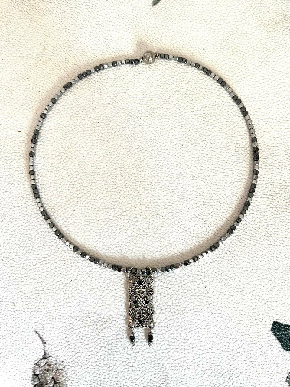 Чокер из гематита, агата и ювелирного сплава