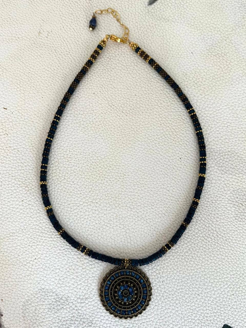 Чокер из гематита, лавы, агата и ювелирного сплава