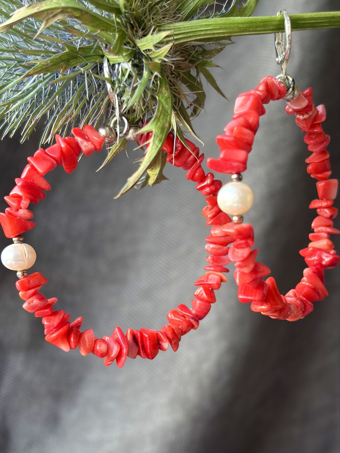 Серьги-кольца из красного коралла и жемчуга Серьги-кольца из красного коралла и жемчуга